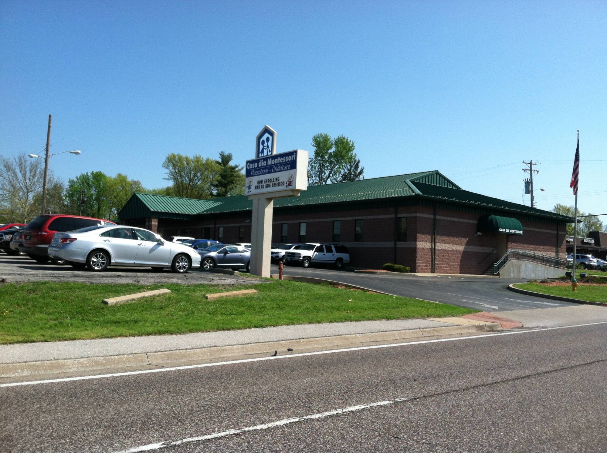 The building at Casa Dia Montessori of Crestwood.